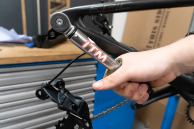 UDH 通用尾勾的誕生與它如何成為行業(yè)標(biāo)準